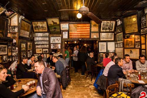 Cận cảnh quán bar nổi tiếng nhất và lâu đời nhất New York (Mỹ)