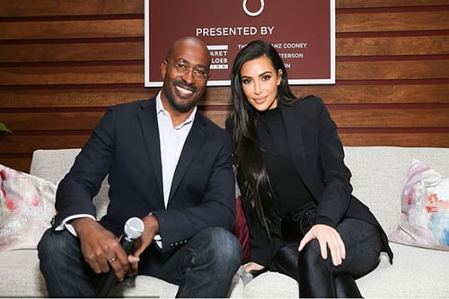 Kim Kardashian tiếp tục bị đồn hẹn hò với phóng viên CNN vì có ý đồ riêng