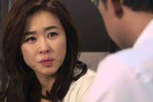 Gia đình đang êm ấm chị dâu đùng đùng đòi ly hôn, chìa đôi bàn tay cụt 1 ngón khiến bố mẹ tôi ngã quỵ