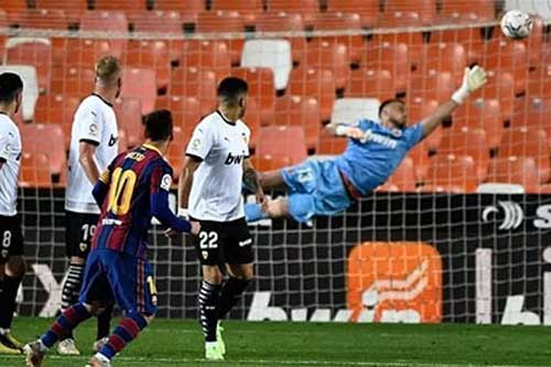 Messi tiến sát kỷ lục của Maradona