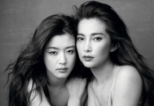 Ảnh tạp chí huyền thoại 10 năm trước gây tranh cãi vì 1 vấn đề: 2 đại mỹ nhân Hoa - Hàn Lý Băng Băng và Jeon Ji Hyun đọ sắc, ai đẹp hơn?