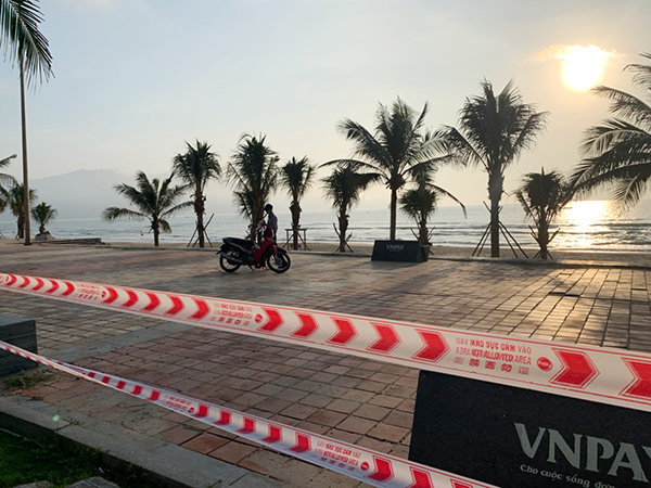 Chùm ảnh biển Đà Nẵng vắng vẻ: Cấm biển, dừng tham quan Sơn Trà từ ngày 4/5