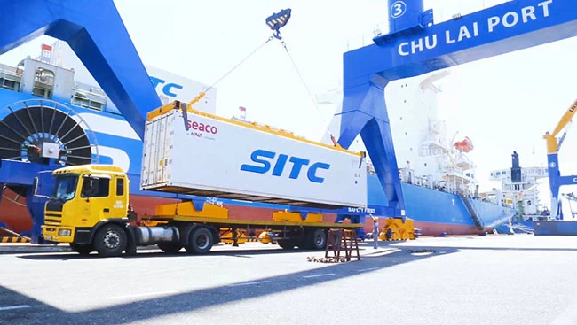 Chuối được vận chuyển từ Lào về cảng Chu Lai để xuất khẩu sang Trung Quốc