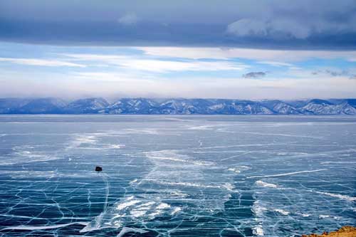 Vẻ đẹp kỳ vĩ và băng giá của Baikal - hồ nước ngọt rộng nhất thế giới