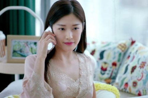 Chị chồng đến chơi, tôi đặt điện thoại ở chế độ ghi âm rồi ra ngoài, cuộc trò chuyện nghe lén được khiến tôi lạnh người