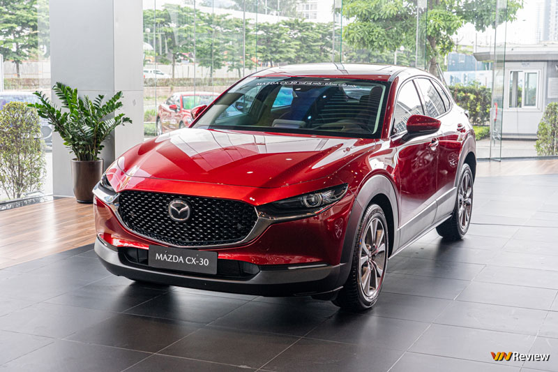 Cận cảnh Mazda CX-30 phiên bản Premium giá 899 triệu đồng, đối đầu Toyota Corrolla Cross