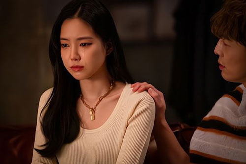 Vợ bị tai nạn, chồng lập tức đưa về quê "nhờ" ông bà ngoại chăm hộ, 4 tháng sau đến đón vợ nhưng cô lại cho anh 1 bất ngờ đầy cay đắng