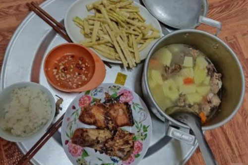 Sau một bữa ăn cô gái bị người yêu "đá" không thương tiếc, lý do thực sự lại gây tranh cãi