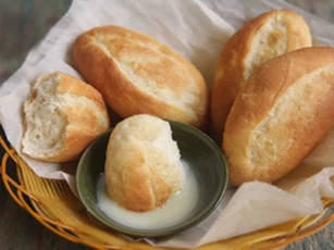 Bánh mì chấm sữa ai cũng thích nhưng ăn theo cách này chỉ hại thân, nhập viện trong tích tắc
