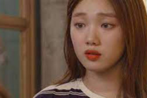 Đến thăm chị dâu, em choáng váng, kêu chị về lại nhà chồng thì chị bật khóc và vẫn kiên quyết ở cữ nhà đẻ