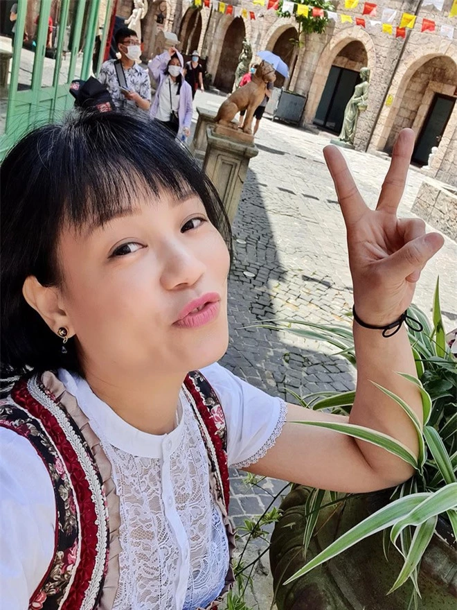 Nhan sắc tuổi 39 của bà xã hay vướng ồn ào, đã sinh 3 quý tử cho NSƯT Xuân Bắc - Ảnh 8. Nhan sắc tuổi 39 của bà xã hay vướng ồn ào, đã sinh 3 quý tử cho NSƯT Xuân Bắc - Ảnh 8.