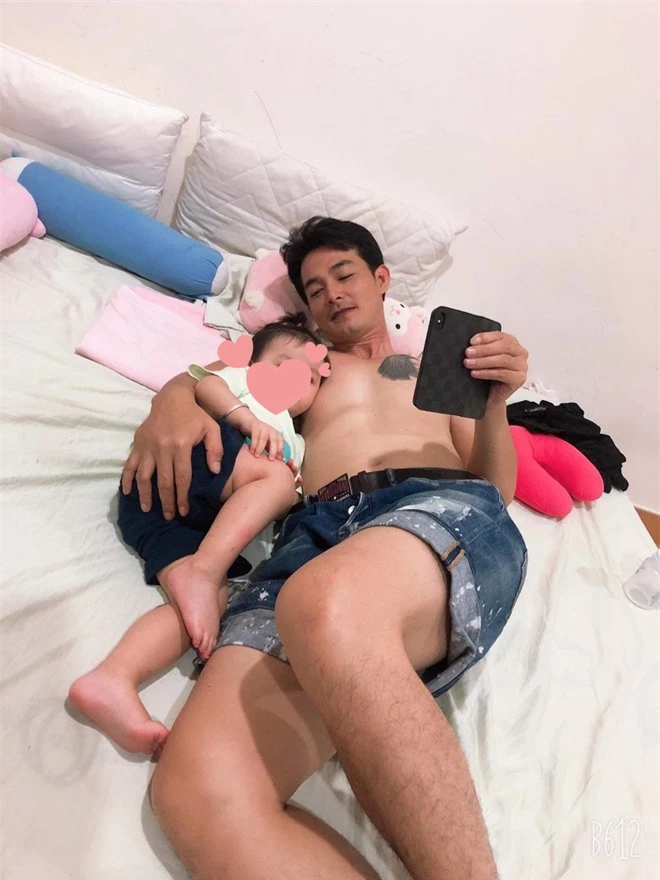 Quách Ngọc Ngoan chia sẻ cuộc sống hậu ly hôn, hé lộ hình xăm ảnh Phượng Chanel bên ngực trái - Ảnh 4. Quách Ngọc Ngoan chia sẻ cuộc sống hậu ly hôn, hé lộ hình xăm ảnh Phượng Chanel bên ngực trái - Ảnh 4.