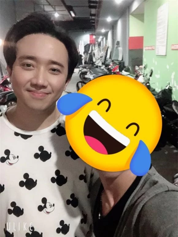 Trấn Thành lại bị lên thớt mổ xẻ chuyện chảnh choẹ, phớt lờ và sượng trân khi fan xin chụp ảnh kỷ niệm - Ảnh 2. Trấn Thành lại bị lên thớt mổ xẻ chuyện chảnh choẹ, phớt lờ và sượng trân khi fan xin chụp ảnh kỷ niệm - Ảnh 2.