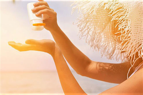 Chuyên gia khuyến cáo kem chống nắng chẳng thể thiếu trong ngày hè nhưng quên những điều này da dễ sạm nám
