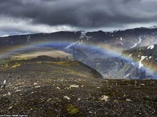 Những hình ảnh cầu vồng vắt qua núi ngoạn mục ở Iceland