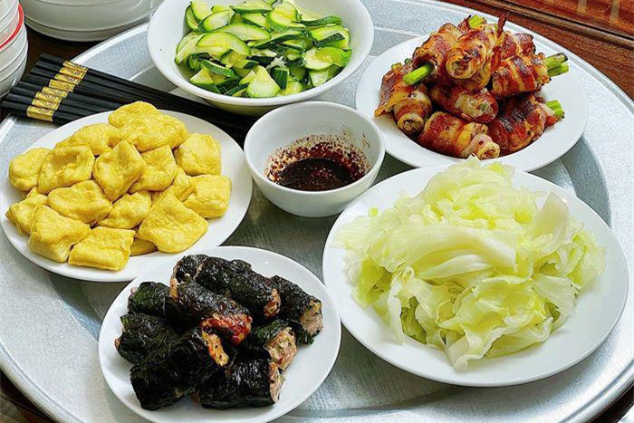 Không cầu kỳ hoa lá, mẹ 2 con khoe loạt mâm cơm giản dị nhưng ai thấy cũng muốn ăn