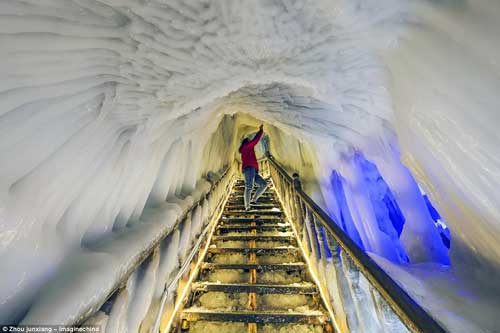 Phiên bản thực của lâu đài băng giá trong phim “Frozen” ở Trung Quốc