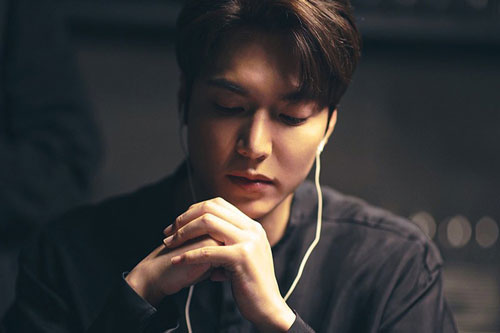 Cứ tưởng Lee Min Ho ngại ngùng thế nào, ai ngờ cũng "bậc thầy thả thính" thế này