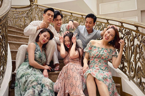 Khoảnh khắc Lương Thu Trang dựa đầu tình tứ với Việt Anh gây ‘bão’