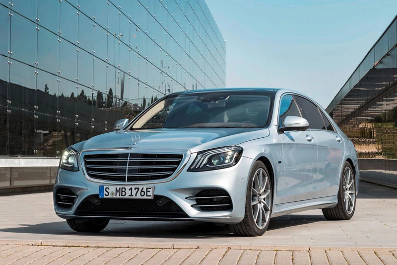 1. Mercedes-Benz S-Class 2020 (giá khởi điểm của biến thể động cơ V6: 94.250 USD, công suất tối đa: 362-469 mã lực).