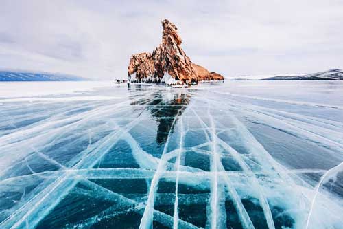 Mê mẩn vẻ đẹp tráng lệ của hồ Baikal vào mùa đông