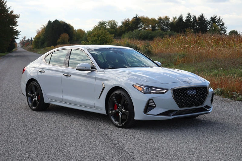 3. Genesis G70 2021 (giá khởi điểm của biến thể động cơ V6: 46.200 USD, công suất tối đa: 365 mã lực).