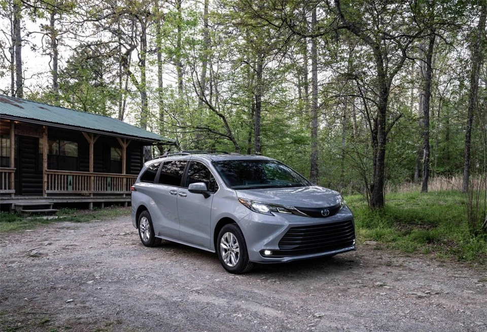 Toyota Sienna Woodland Special Edition ra mat anh 10