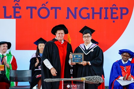 Đam mê cống hiến cho cộng đồng dẫn lối cho thủ khoa RMIT