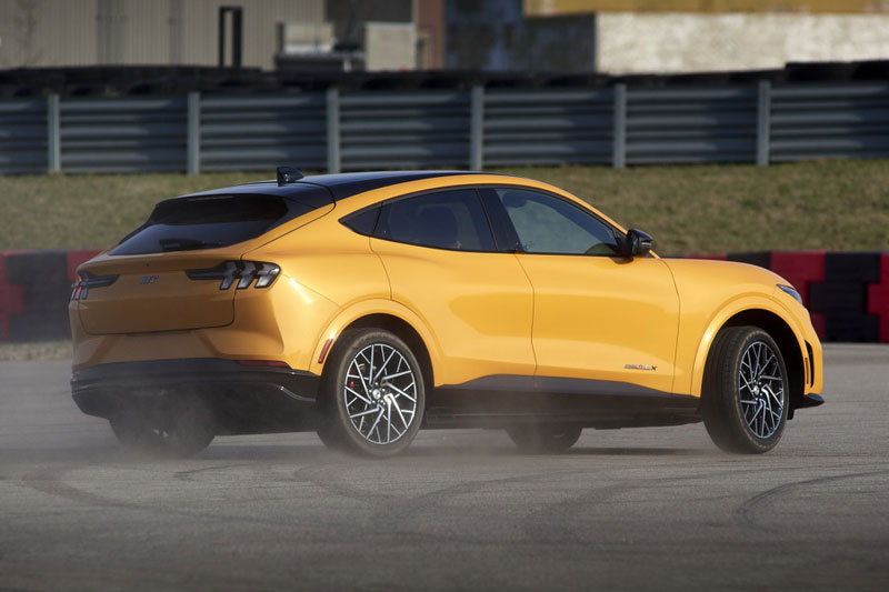 Ford Mustang Mach-E GT: Công suất 480 mã lực, giá từ 59.900 USD