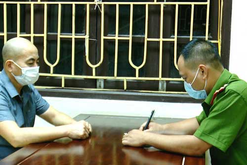 Bất chấp lệnh cấm, quán karaoke ở Ninh Bình vẫn phục vụ khách