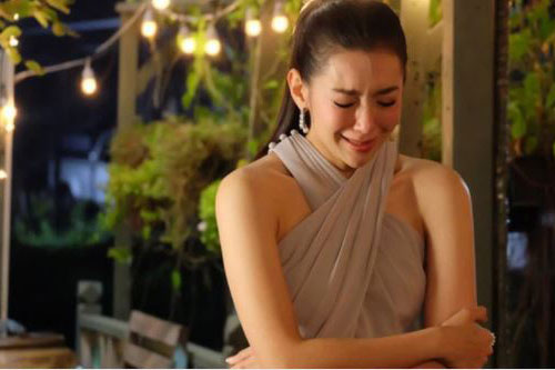 Dù đã ly dị nhưng chồng cũ vẫn quỳ trước cửa nhà, bố mẹ tôi "đuổi khéo" thì một chuyện bất ngờ xảy ra