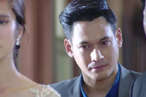 Trước ngày cưới, bố vợ tương lai đưa cho tôi một cọc tiền mới cứng nhưng lời ông nói sau đó khiến tôi sốc óc và phẫn nộ