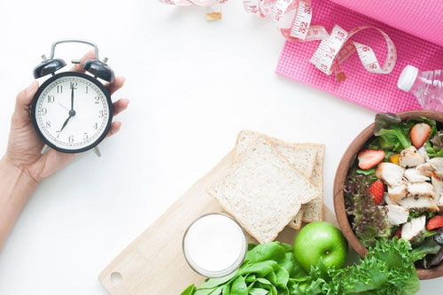 Ai không nên nhịn ăn gián đoạn 16/8?