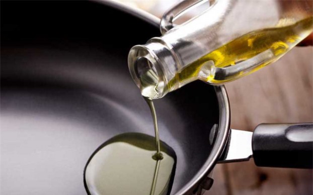 4 thói quen tai hại khi sử dụng dầu ăn gây bệnh tật mà nhiều người mắc phải