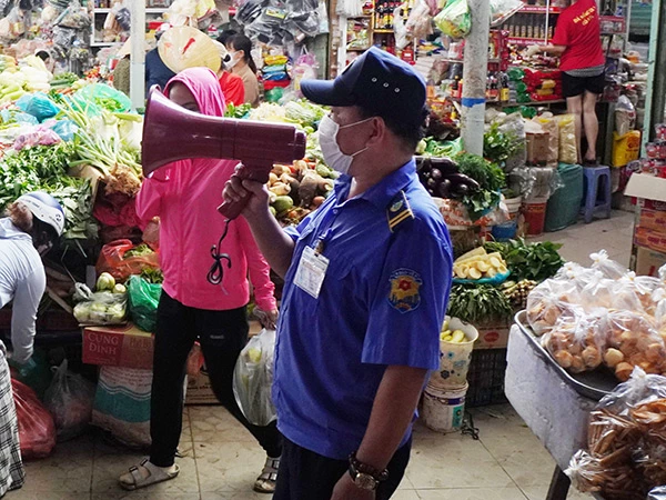 Ban quản lý các chợ trên địa bàn Đà Nẵng tăng cường tuyên truyền công tác phòng chống Covid-19 tại chợ