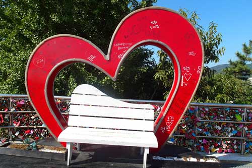 Công viên Yongdusan - 'Thiên đường tình yêu' của các cặp tình nhân