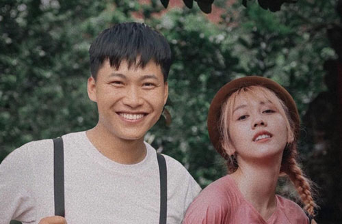 Hậu Hoàng ra MV, Mũi trưởng Long PR với tốc độ "tên lửa" nhưng gây chú ý nhất vẫn là màn tương tác cực lầy của cặp đôi