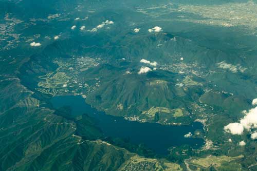 Khám phá vẻ đẹp hồ Ashi trên miệng núi lửa ở Hakone, Nhật Bản