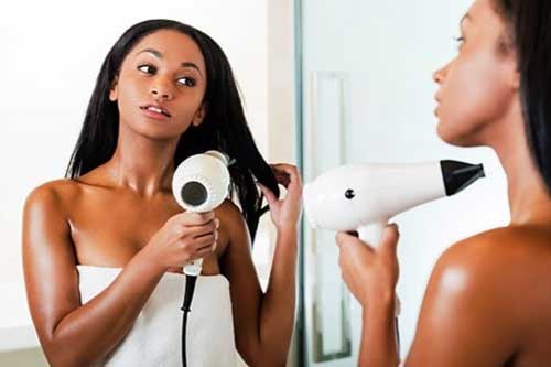 13 việc bạn làm đang phá hủy mái tóc của bạn