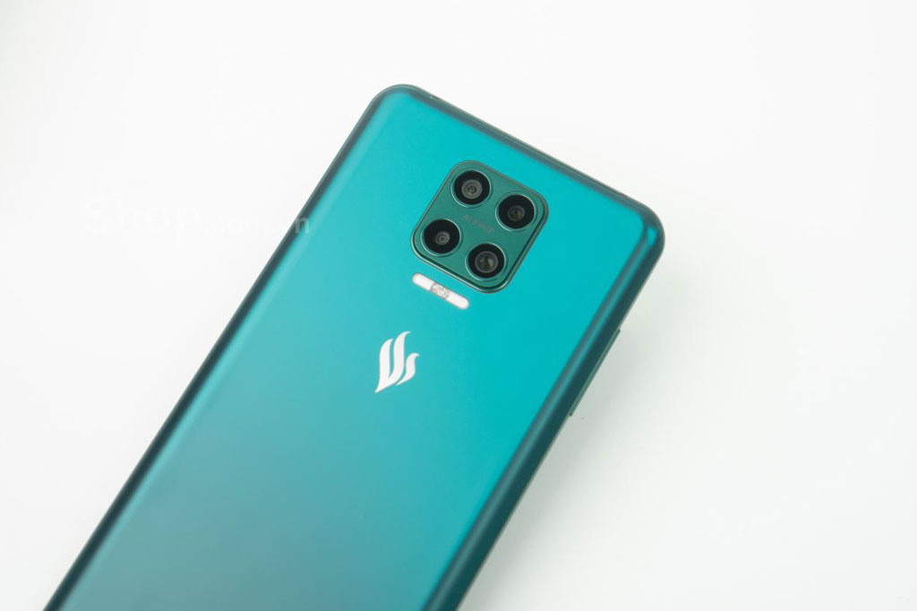 Vsmart Aris Pro với camera selfie ẩn dưới màn hình giảm giá 1,3 triệu đồng