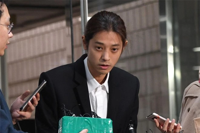 Từng rút đơn kiện, nhưng nay bạn gái cũ của Jung Joon Young đệ cả đơn lên Nhà Xanh, tố cáo bị nam ca sĩ quay lén - Ảnh 2.