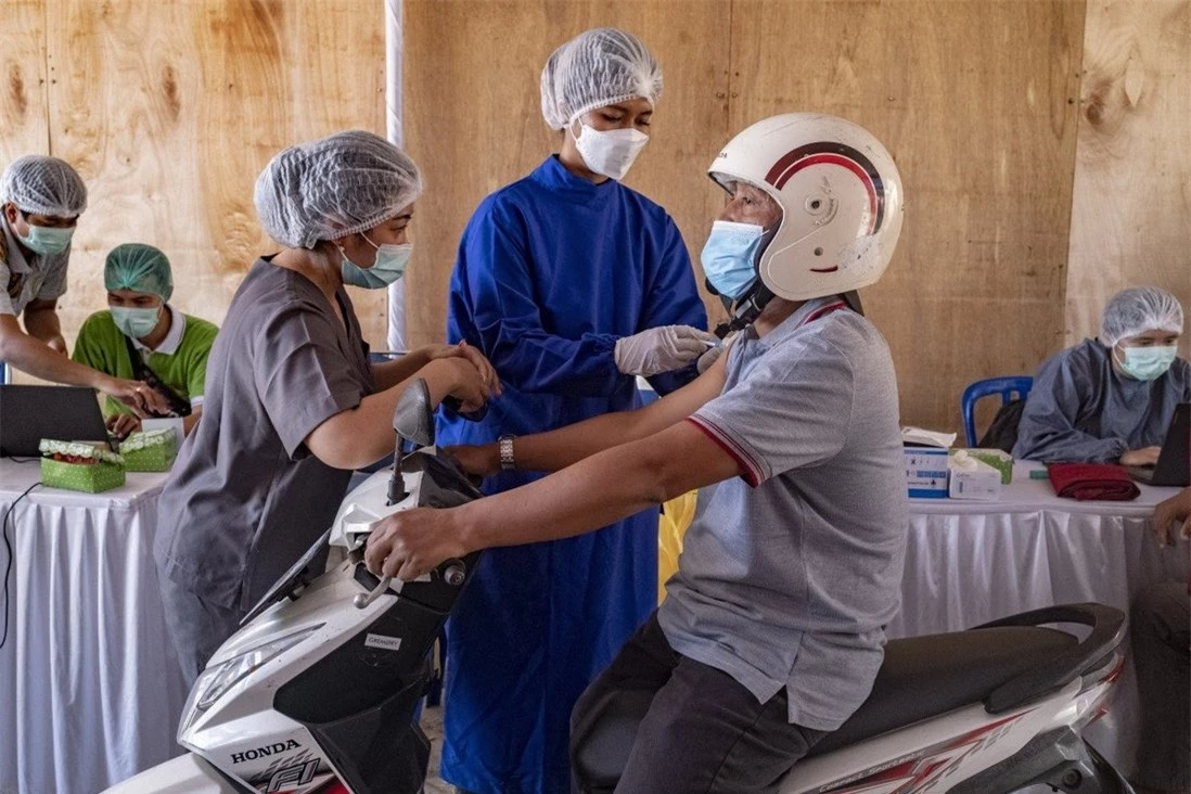 Hai quốc gia Đông Nam Á đối mặt nguy cơ bị COVID-19 ‘vùi dập’ giống Ấn Độ - Ảnh 4. Hai quốc gia Đông Nam Á đối mặt nguy cơ bị COVID-19 ‘vùi dập’ giống Ấn Độ - Ảnh 4.