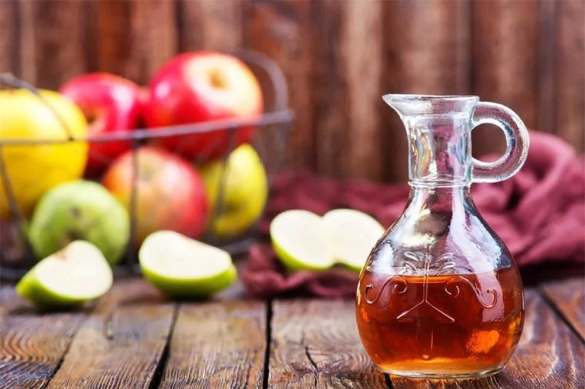 Sử dụng giấm táo: Nghiên cứu chỉ ra rằng hương vị khó chịu của giấm táo sẽ giúp bạn bớt cảm thấy thèm ăn hơn, thậm chí cảm thấy buồn nôn. Do tác dụng phụ này, bạn nên cân nhắc khi sử dụng giấm táo để kiềm chế khẩu vị.