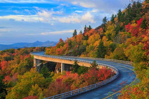 Khám phá những cung đường đẹp nhất thế giới