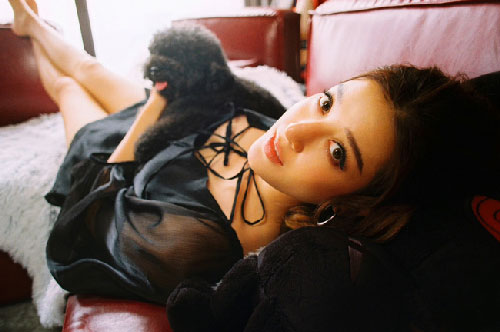 Á hậu Huyền My chụp ảnh cùng "bạn thân" gắn bó 10 năm