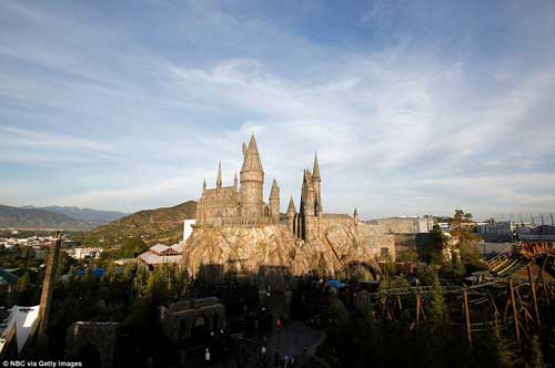 Lạc vào “Thế giới phù thủy” trong công viên Harry Potter