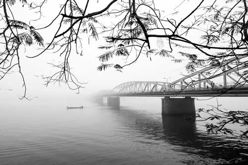 Ngắm xứ Huế huyền ảo, mộng mơ trong sương mờ
