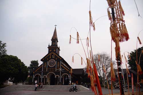 Độc đáo kiến trúc nhà thờ gỗ 100 tuổi ở Kon Tum