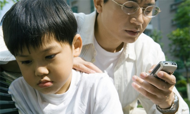 5 kiểu người bố làm hỏng tương lai con cái, nuôi dạy cỡ nào cũng khó thành công