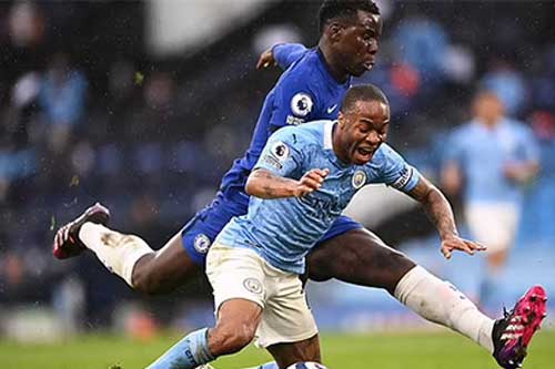 Sterling tố bị trọng tài cướp mất penalty